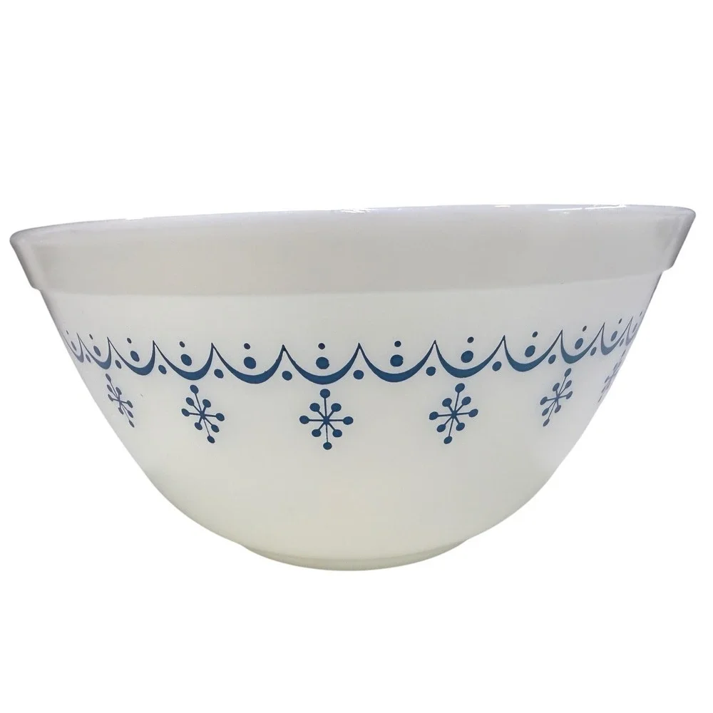 Vintage Pyrex Colonial Mist 402 Mixing Bowl 1.5 Qt Blue White Milk Glass USA